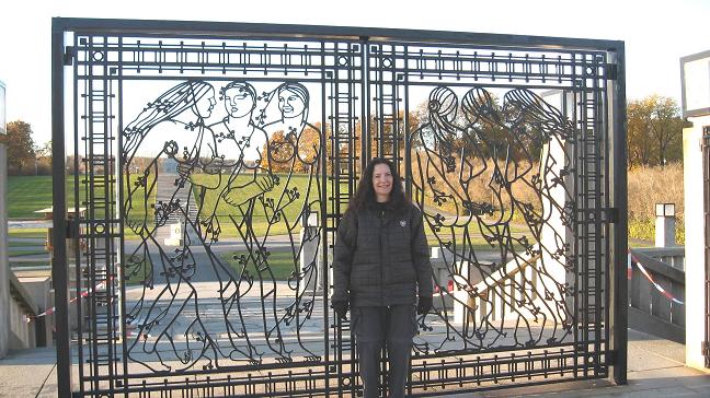 Vigeland Park - gate (female)