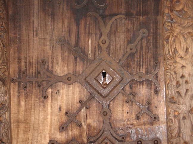 Stave church (upclose5)